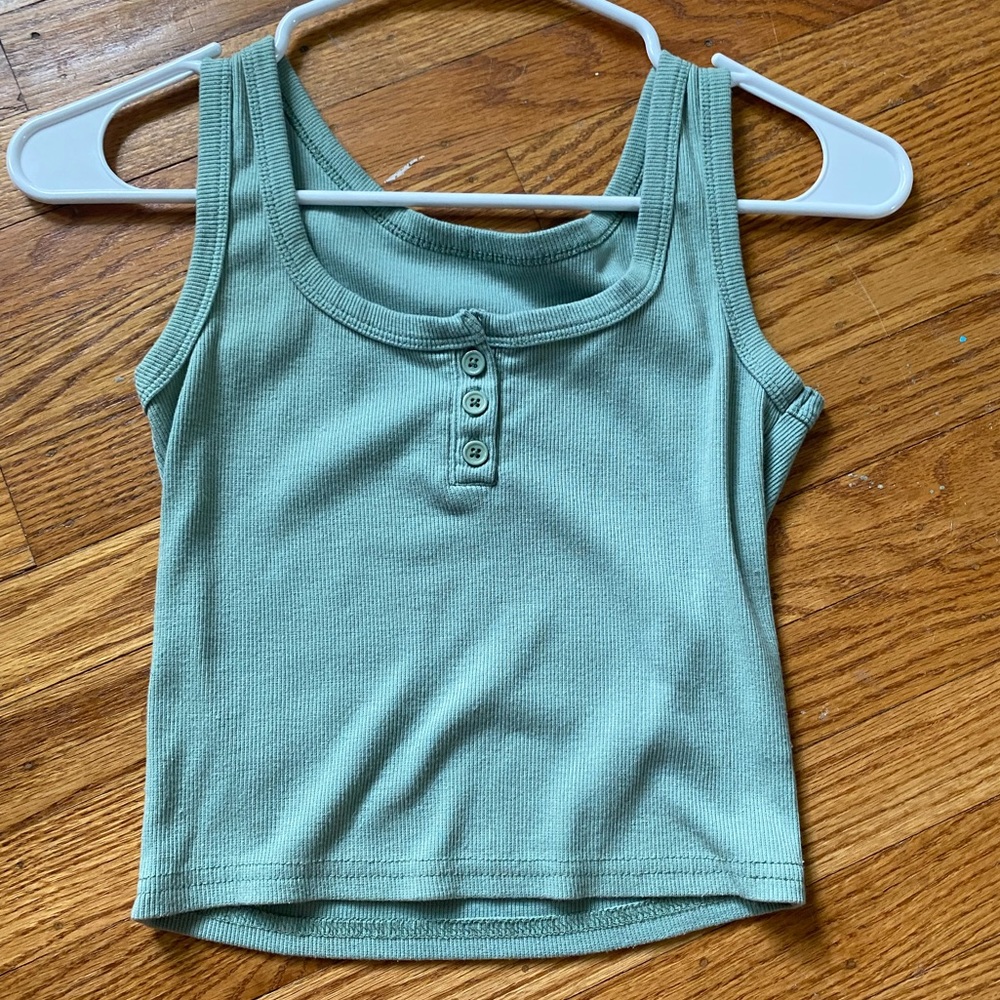 Buttoned tank top
